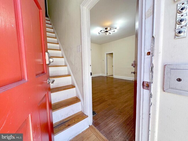 Building Photo - 2528 Poplar St