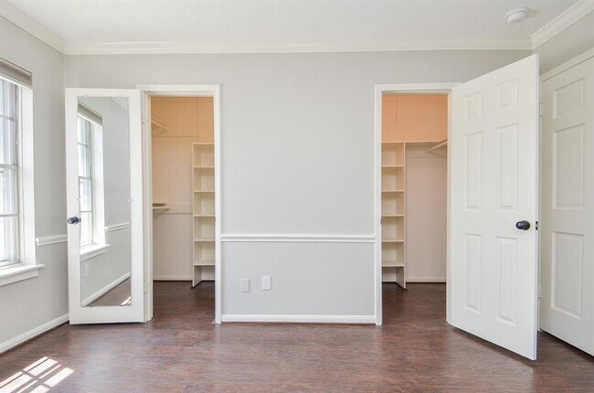 Building Photo - 940 Wycliffe Dr