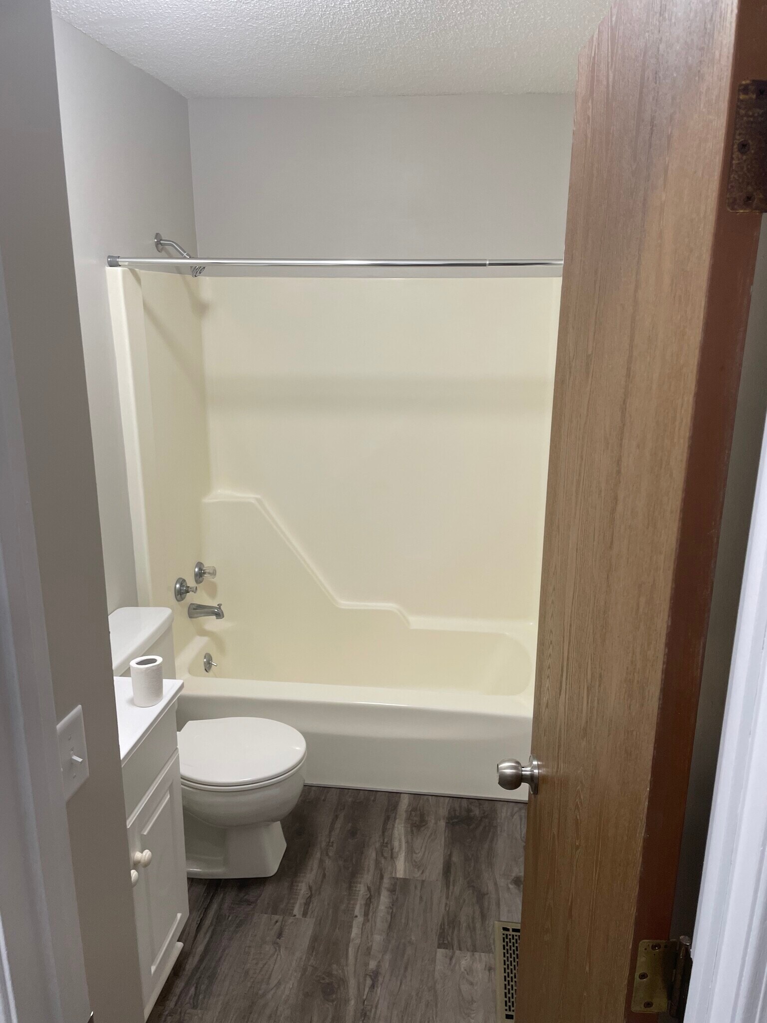 Building Photo - 714 Park Ave