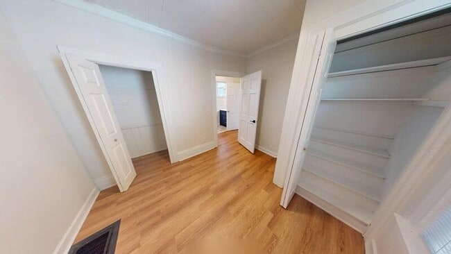 Building Photo - 121 College Pl