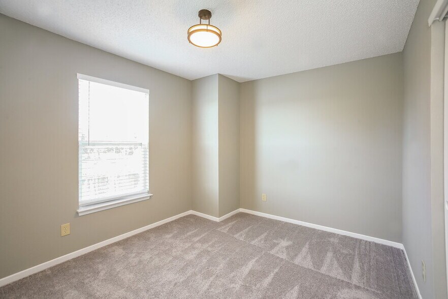 Building Photo - 14379 Black Farm Dr