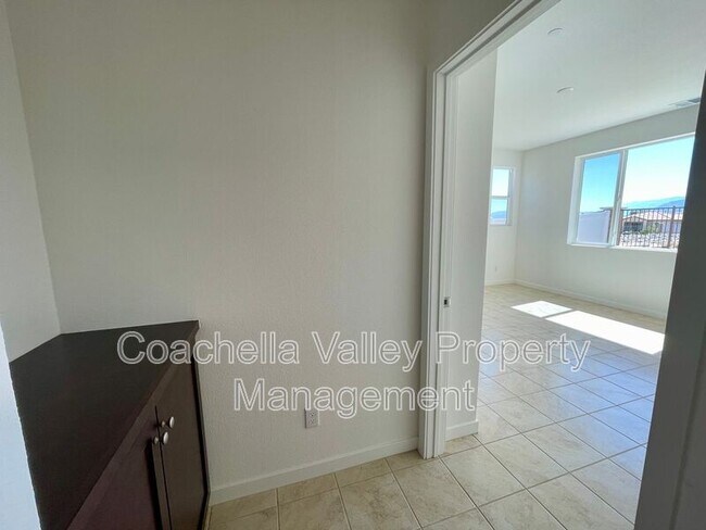 Building Photo - 11611 S Crescent St