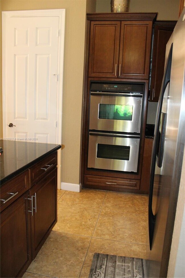 Building Photo - 3501 Collonade Dr