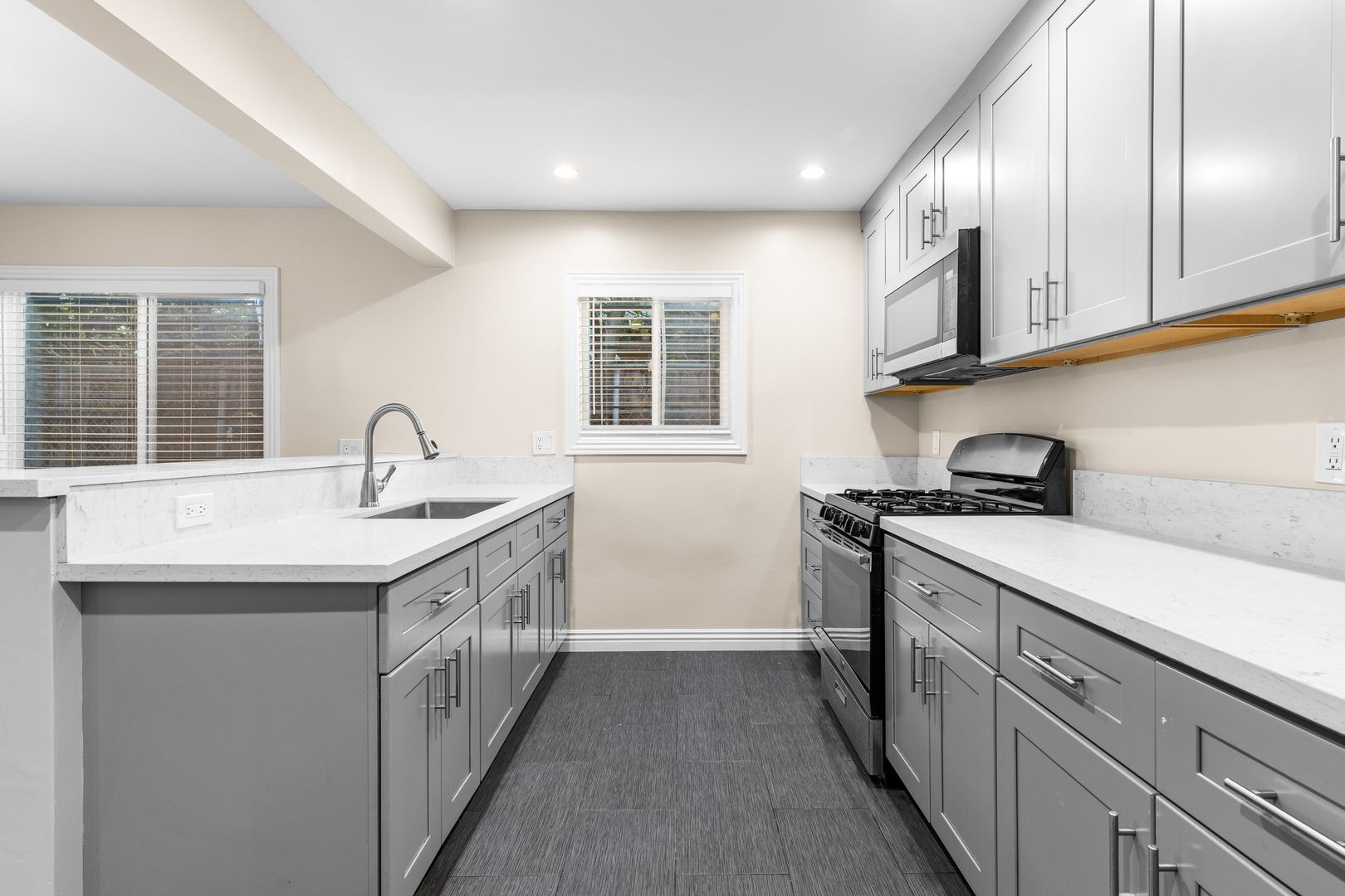 Building Photo - 1831 Lime Ave