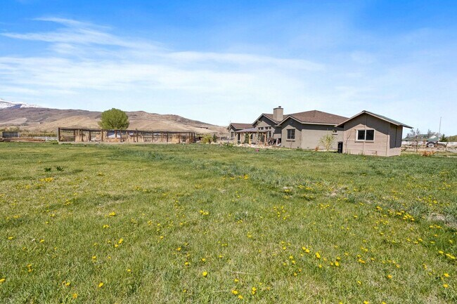 Building Photo - 1015 N Cantlon Ln