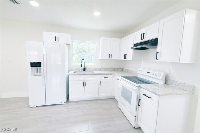 Primary Photo - 581 Wood Ave