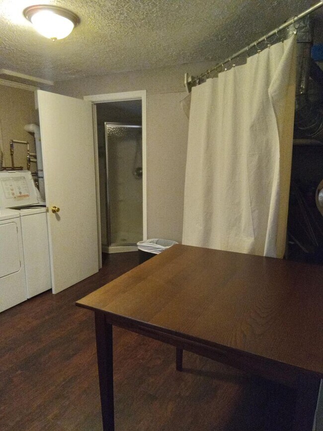 Building Photo - 4BR 3BA SFH with Full Finished Basement