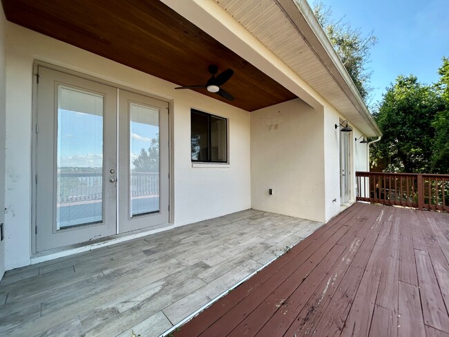 Building Photo - 1027 Campbell Ave