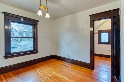 Building Photo - Beautiful 3 Bedroom Home in the Heart of Q...