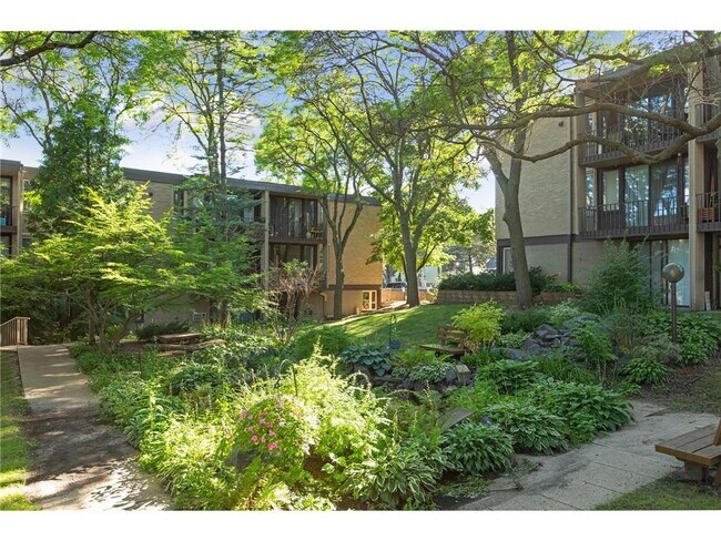 Building Photo - 4029-4014 14th Ave S