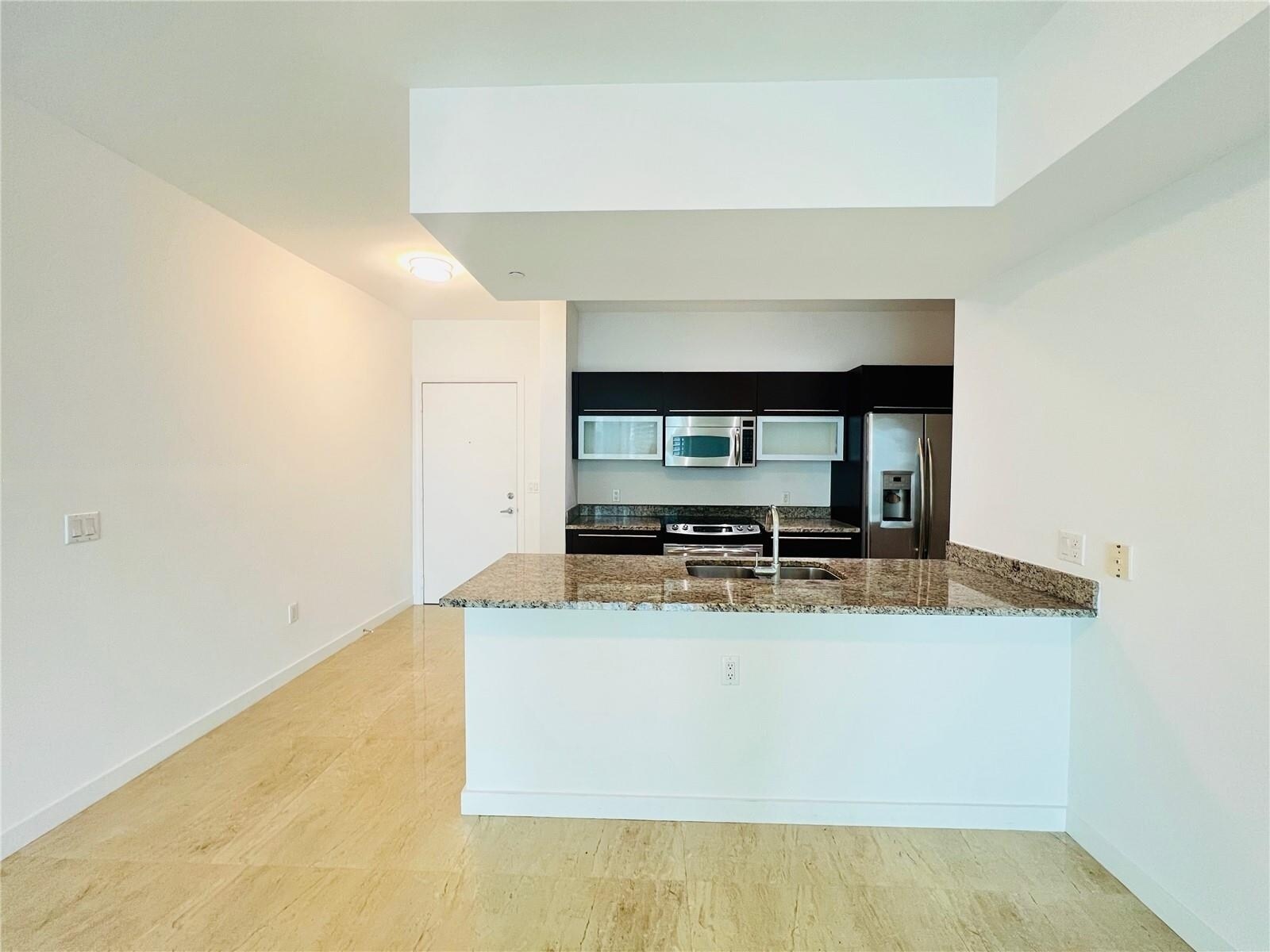 Building Photo - 950 Brickell Bay Dr