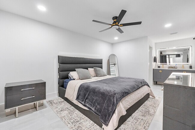 Building Photo - 2678 Carambola Cir N