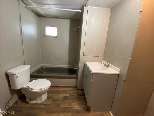 Building Photo - 4900 Tice St