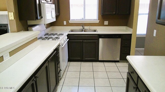 Building Photo - 1450 Plaza Roja Ct