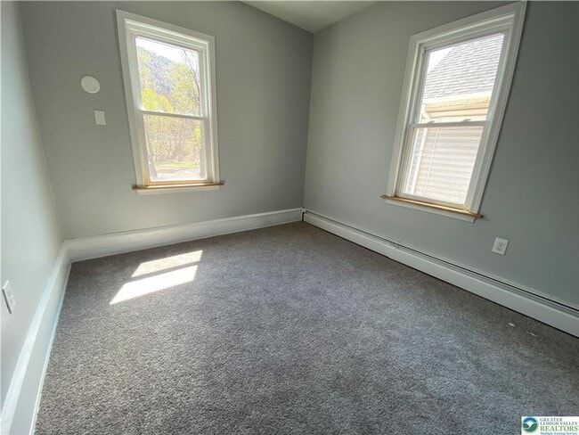 Building Photo - 3 bedroom beauty in Palmerton for rent