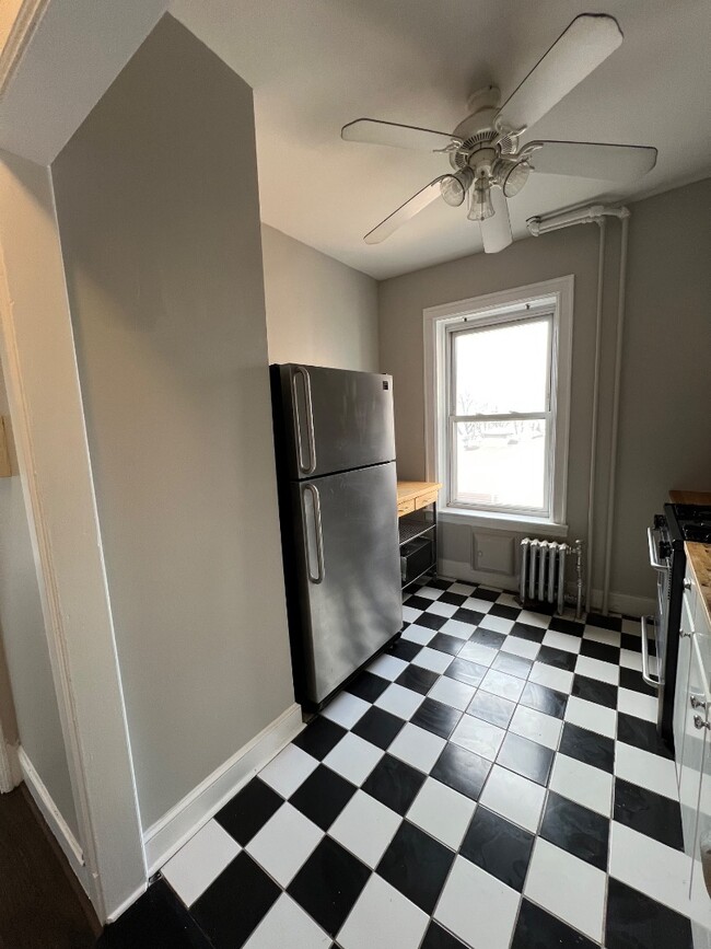 Building Photo - 122 W 39th St