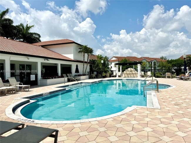 Building Photo - 1020 Villa Cir