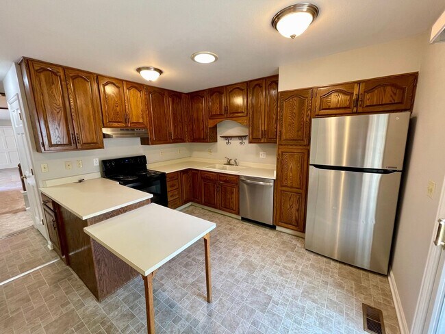 Building Photo - Beautifully Updated 3-Bed, 3-Bath Townhome...