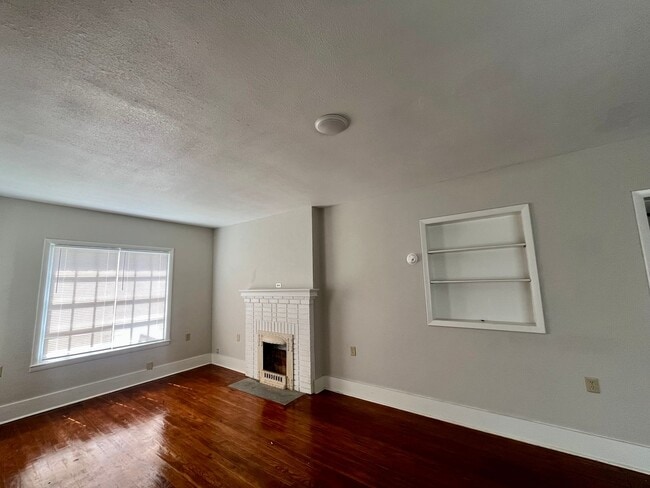 Building Photo - 2 Bed/1 Bath House