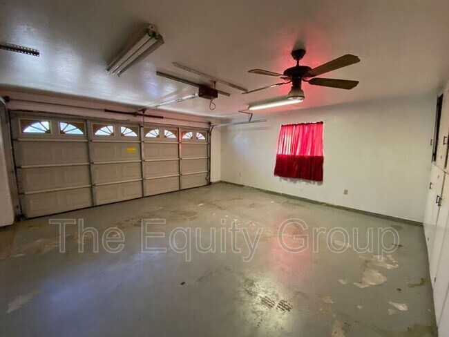 Building Photo - 1927 S Julieann Ct