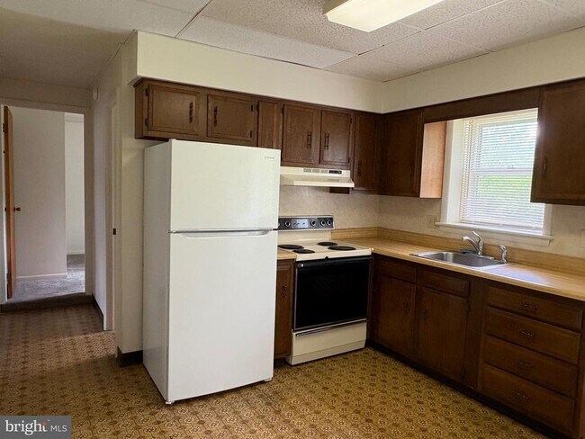 Building Photo - 56 Pineside Dr