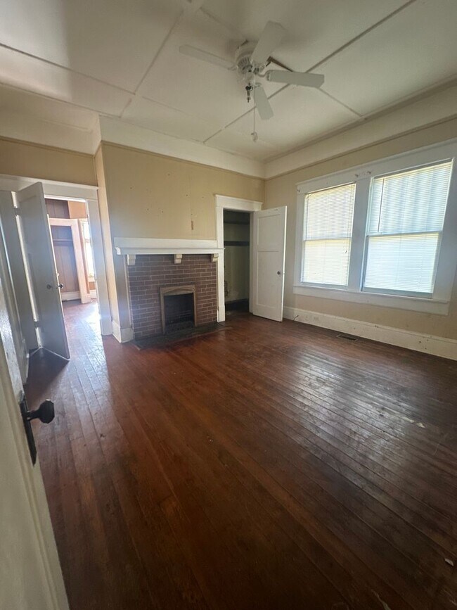 Building Photo - 3 Bed 1 Bath House