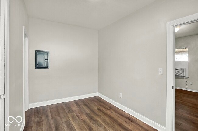 Building Photo - 319 N Temple Ave