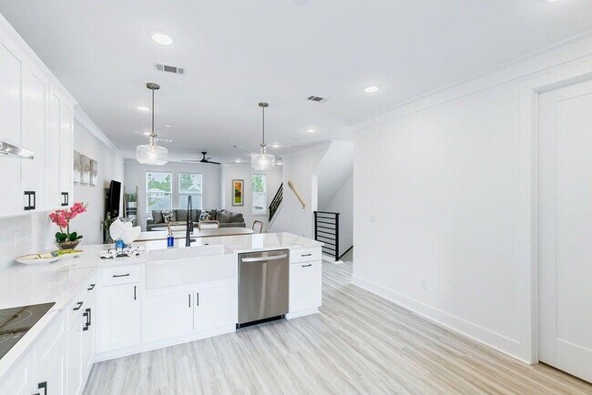 Building Photo - 125 Blue Eden Lp