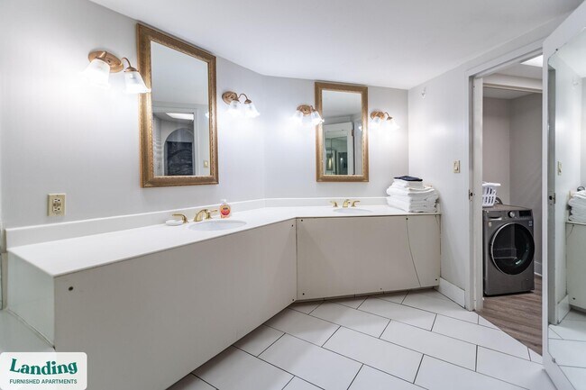 Building Photo - 1362 Passenger St