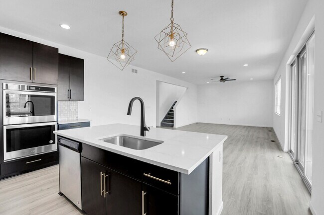 Building Photo - $3,425.00, 4 Beds, 2.5 Baths, Single Famil...