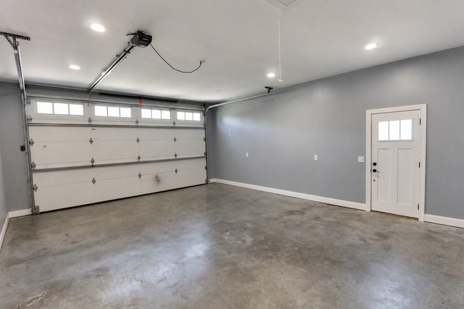Building Photo - 317 Charles Golden Rd