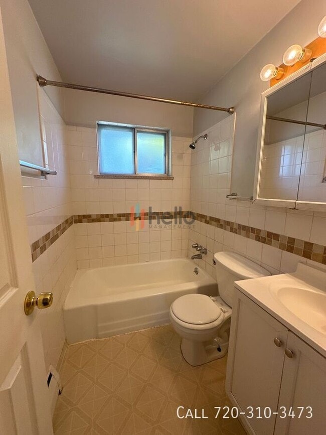 Building Photo - 2516 Quay St