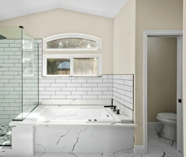 Building Photo - Single Family Home