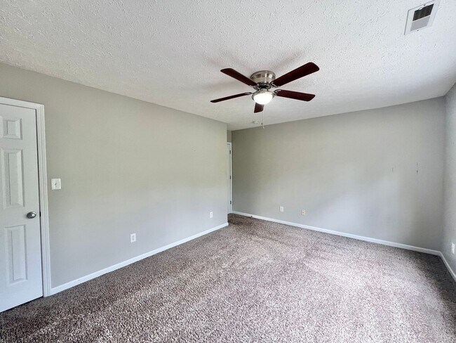 Building Photo - 2019 Spring Creek Dr