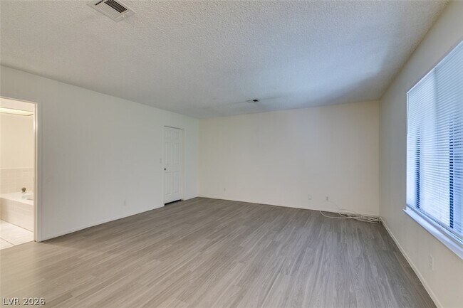 Building Photo - 2127 Pine Breeze Ln