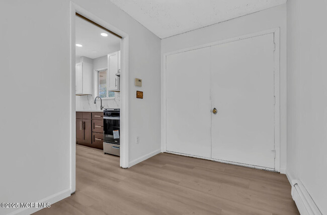 Building Photo - 1034 Zircon Dr