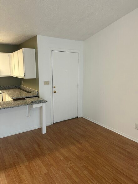 Building Photo - 6620 Willow Pointe NW