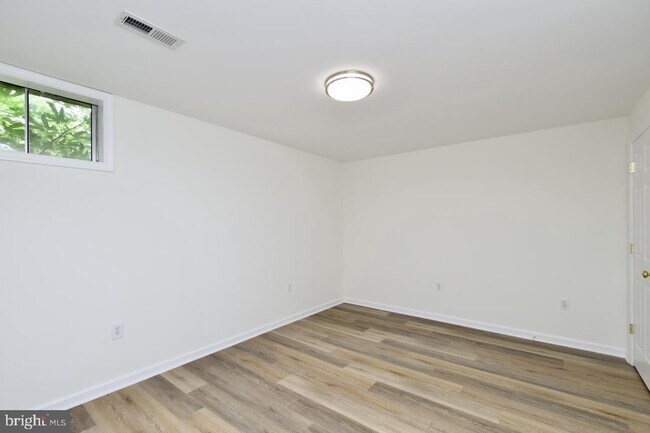 Building Photo - 8614 Oak Chase Cir