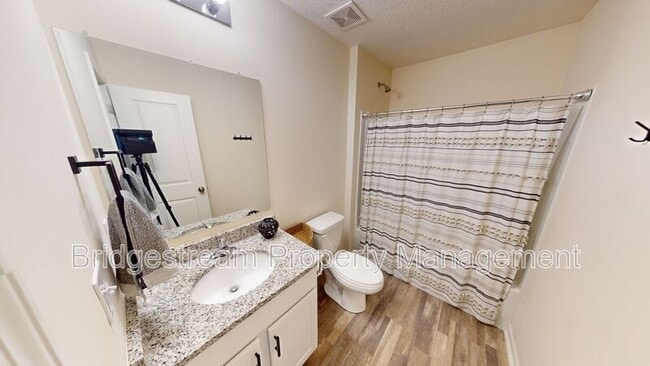 Building Photo - 961 Louise Dr