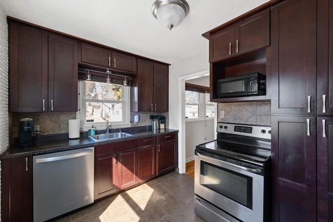 Building Photo - 2901 Zenith Ave N