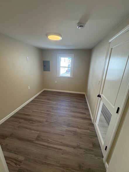 Building Photo - 104 Cable Ave