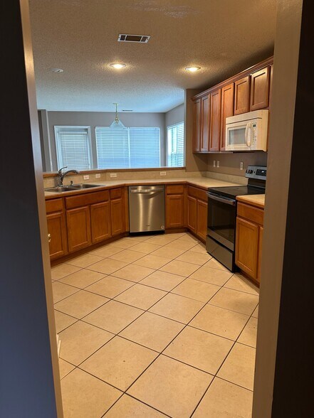 Building Photo - 460 Live Oak Walk