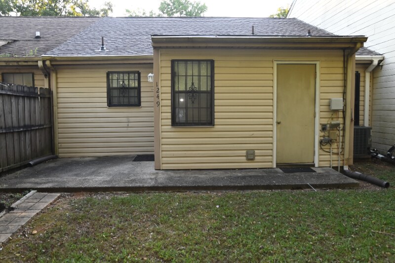Building Photo - 1249 Magnolia Pl