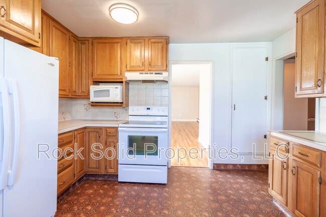 Building Photo - 1529 Walnut Dr