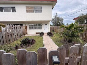 Building Photo - 1520 NE 151st St