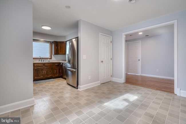 Building Photo - 427 Greenwood Rd