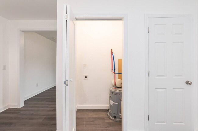 Building Photo - Completely Remodeled One Bedroom Home!