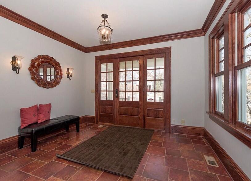 Downstairs entry - 1827 Kenwood Pky