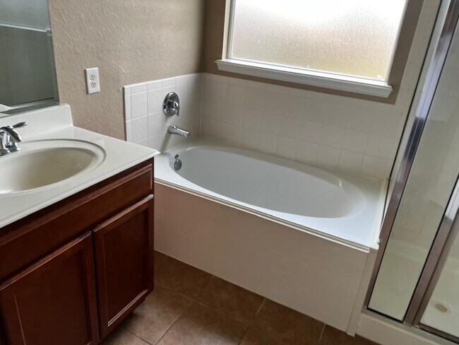 Building Photo - 23706 Red Glade Ct