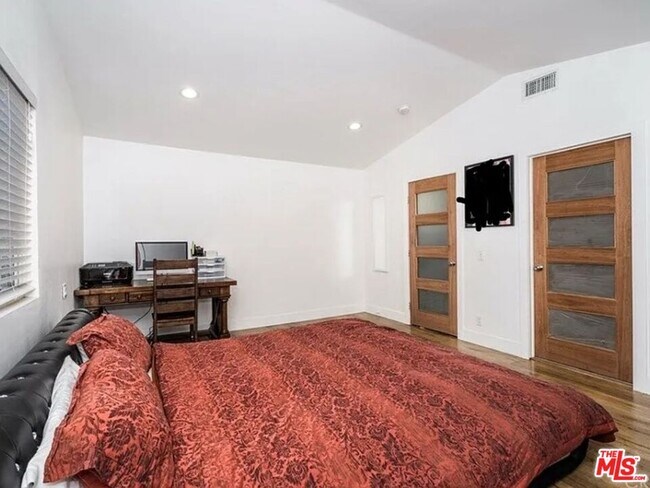 Building Photo - 6140 Rhodes Ave